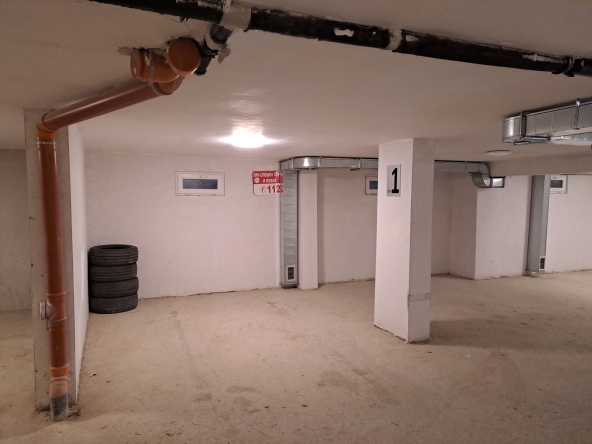 Дава се под наем Гараж / Паркомясто в Ямбол, Изток - 18 кв.м за 14280 € - Снимка #1