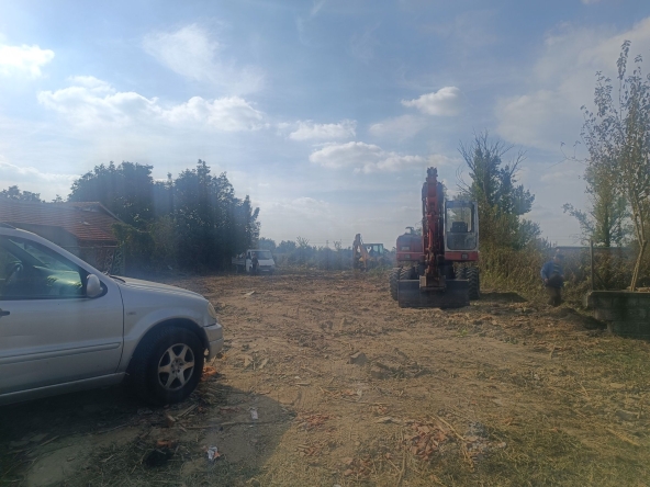 Къща в Левски - 1600 кв.м за 7 €/кв.м - Снимка #1