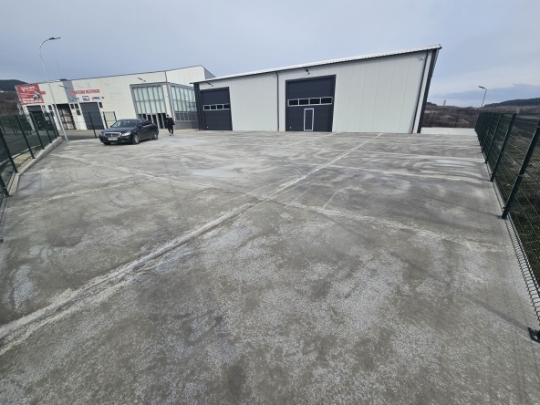 Дава се под наем Склад в Кърджали, Боровец - 300 кв.м за 1529.49 € - Снимка #1