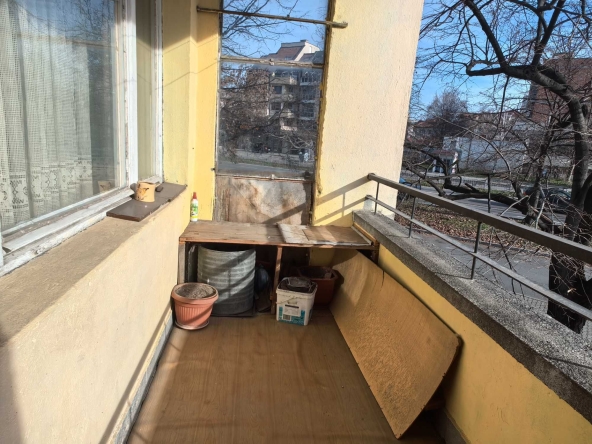 Тристаен апартамент в Ямбол, Зорница - 97 кв.м за 928 €/кв.м - Снимка #1