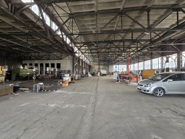 Промишлена сграда в Казанлък - 5015 кв.м за 339 €/кв.м - Снимка #1
