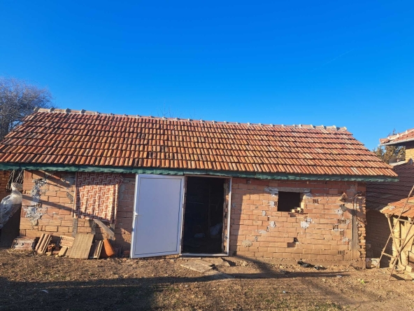 Къща в Долни Дъбник - 500 кв.м за 36 €/кв.м - Снимка #1