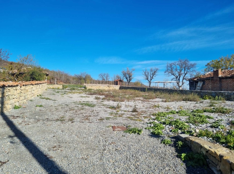 Дава се под наем Парцел в с. Шереметя, Област Велико Търново - 1440 кв.м за 255 € - Снимка #1