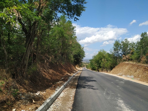 Земеделски имот в с. Покровник, Област Благоевград -  кв.м за 11050 €/дка - Снимка #1