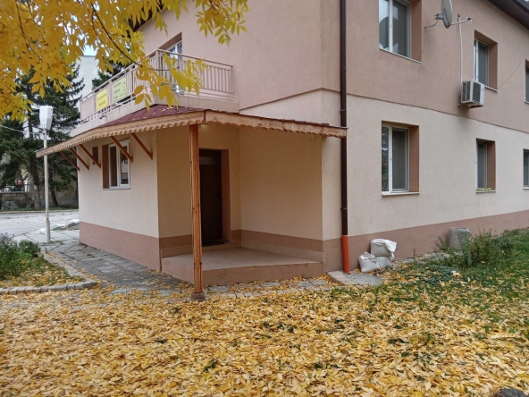 Дава се под наем Етаж от къща в Елин Пелин - 65 кв.м за 321.3 € - Снимка #1