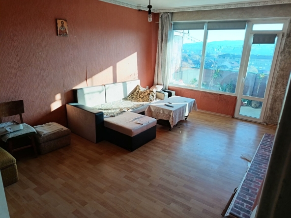 Дава се под наем Двустаен апартамент в Ловеч, Младост - 62 кв.м за 153 € - Снимка #1