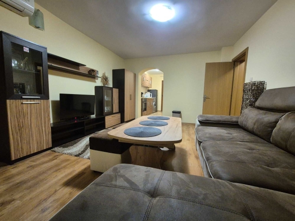 Дава се под наем Тристаен апартамент в Велико Търново, Център - 85 кв.м за 61.2 € - Снимка #1