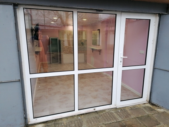 Дава се под наем Магазин в Казанлък - 15 кв.м за 76.5 € - Снимка #1