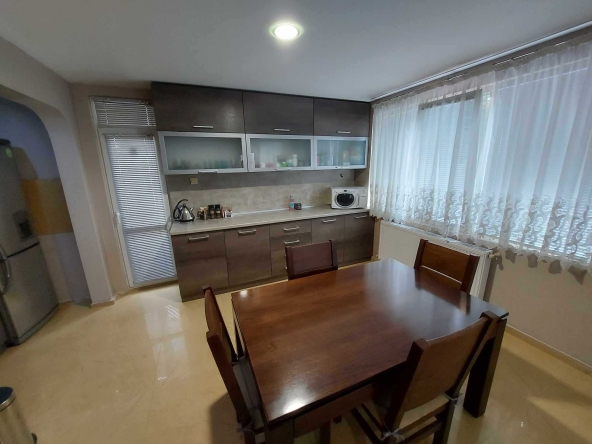 Тристаен апартамент в Търговище, Център - 115 кв.м за 1242 €/кв.м - Снимка #1