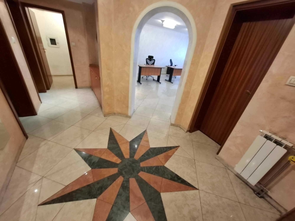 Тристаен апартамент в София, Оборище - 123 кв.м за 2350 €/кв.м - Снимка #1