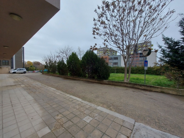 Дава се под наем Гараж / Паркомясто в Варна, Военна болница - 12 кв.м за 76.5 € - Снимка #1