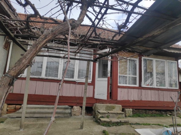 Къща в Силистра, Север - 2300 кв.м за 4 €/кв.м - Снимка #1