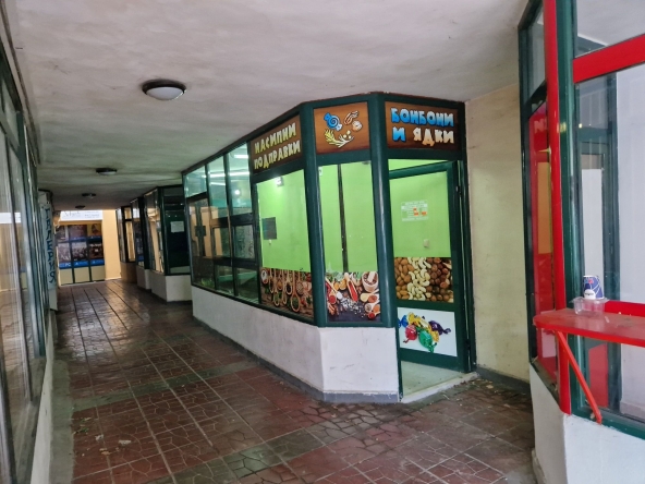 Дава се под наем Магазин в Враца, Център - 7 кв.м за 55.08 € - Снимка #1