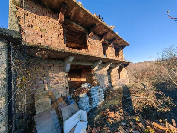 Къща в с. Лозен, Област Стара Загора - 400 кв.м за 85 €/кв.м - Снимка #1