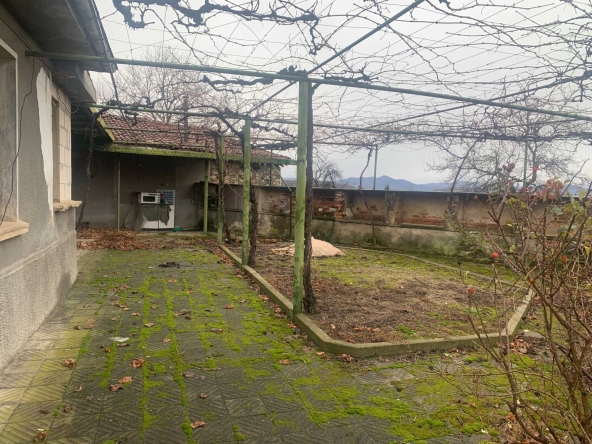 Къща в Карлово - 60 кв.м за 1063 €/кв.м - Снимка #1