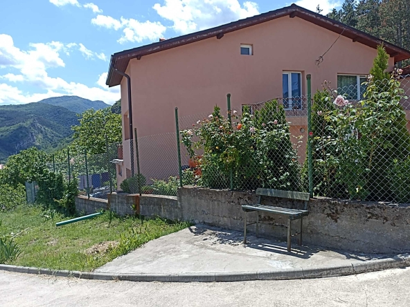 Къща в Кричим - 250 кв.м за 1080 €/кв.м - Снимка #1