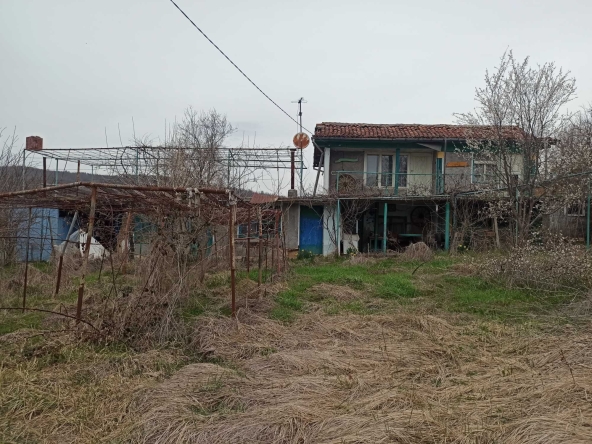 Къща в с. Средногорово, Област Стара Загора - 100 кв.м за 357 €/кв.м - Снимка #1