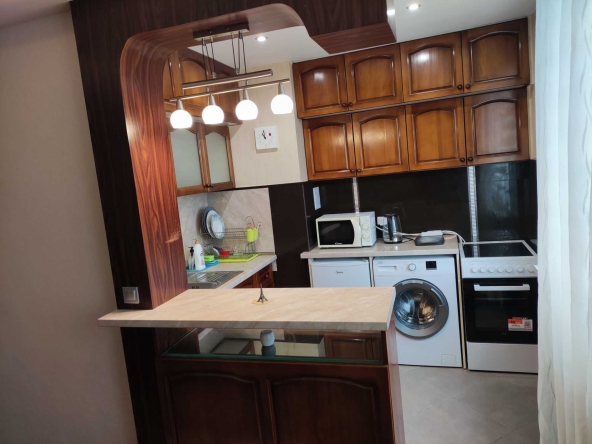 Дава се под наем Тристаен апартамент в София, Център - 84 кв.м за 900 € - Снимка #1