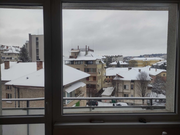 Дава се под наем Двустаен апартамент в с. Гривица, Област Плевен - 75 кв.м за 598.23 € - Снимка #1