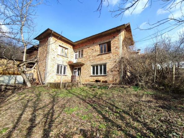 Къща в Елена - 218 кв.м за 234 €/кв.м - Снимка #1