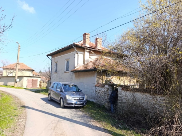 Къща в Велико Търново, Централна гара - 200 кв.м за 51 €/кв.м - Снимка #1