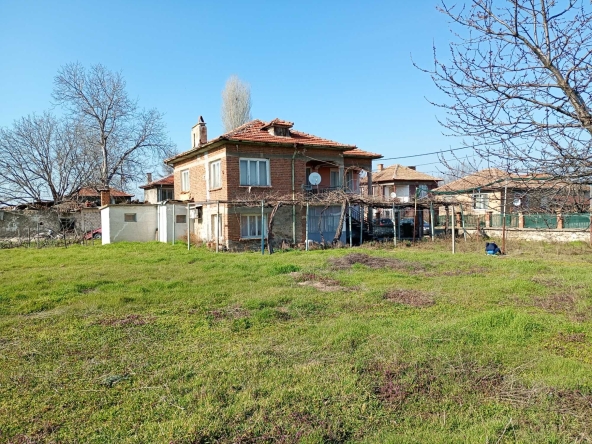 Дава се под наем Къща в с. Боянци, Област Пловдив - 180 кв.м за 81792.78 € - Снимка #1