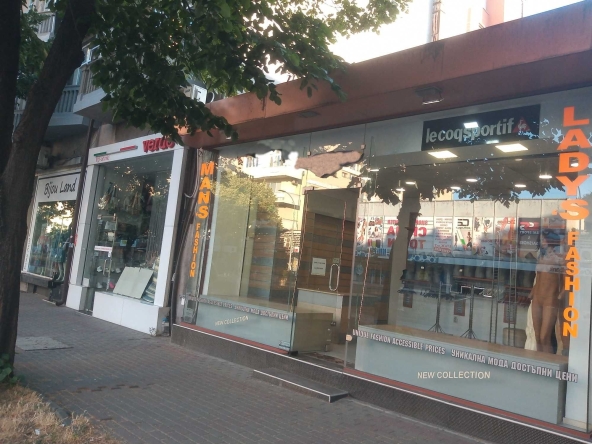 Дава се под наем Магазин в Варна, Център - 30 кв.м за 438.6 € - Снимка #1