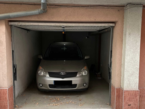 Дава се под наем Гараж / Паркомясто в Пловдив, Кършияка - 10 кв.м за 102 € - Снимка #1