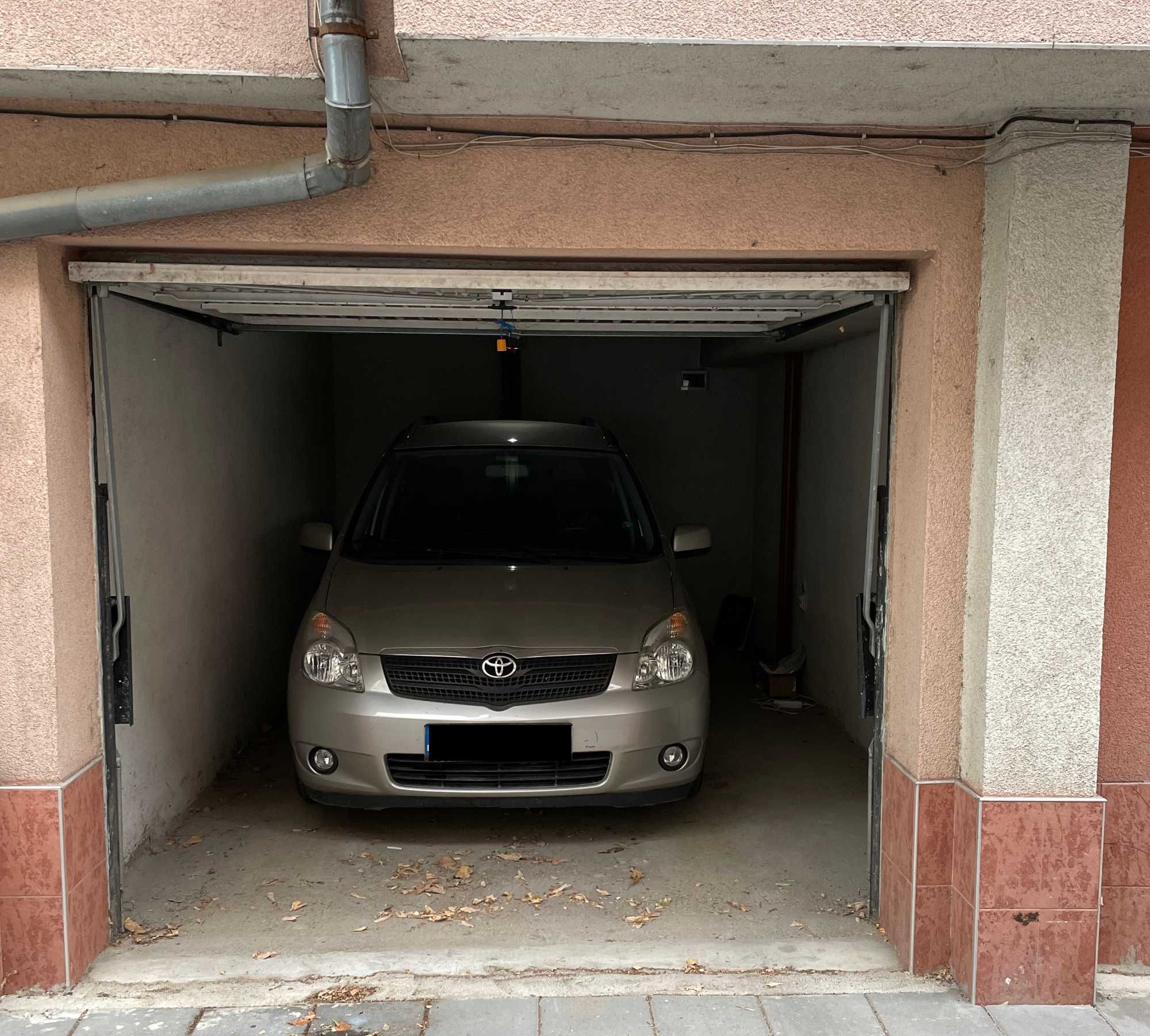 Дава се под наем Гараж / Паркомясто в Пловдив, Кършияка - 10 кв.м за 102 € - Снимка #1