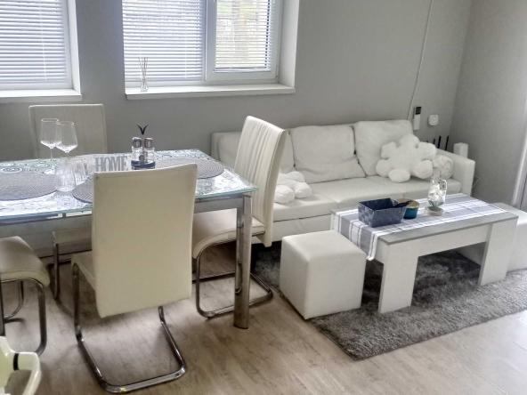 Дава се под наем Тристаен апартамент в Мездра - 80 кв.м за 298.86 € - Снимка #1