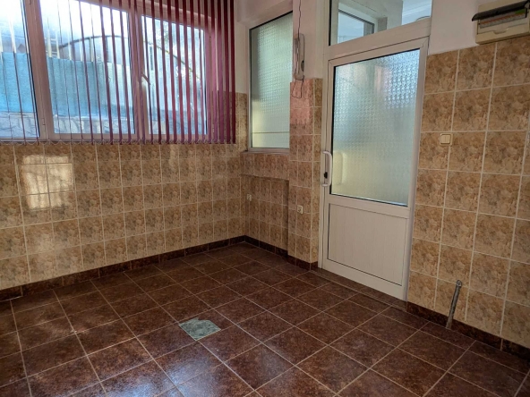 Дава се под наем Магазин в Пловдив, Коматево - 50 кв.м за 178.5 € - Снимка #1