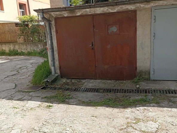 Дава се под наем Гараж / Паркомясто в София, Оборище - 18 кв.м за 127.5 € - Снимка #1