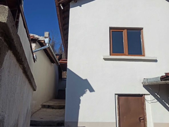 Къща в Радомир - 66 кв.м за 928 €/кв.м - Снимка #1