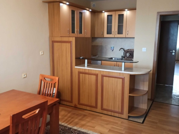 Дава се под наем Тристаен апартамент в Бургас, Меден рудник - зона А - 88 кв.м за 382.5 € - Снимка #1