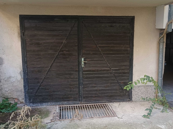 Дава се под наем Гараж / Паркомясто в Варна, Спортна зала - 18 кв.м за 178.5 € - Снимка #1