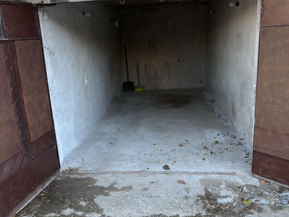 Дава се под наем Гараж / Паркомясто в Плевен, 9-ти квартал - 14 кв.м за 51 € - Снимка #1