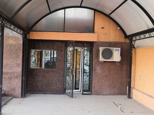 Дава се под наем Офис в Варна, Базар Левски - 40 кв.м за 229.5 € - Снимка #1