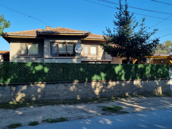 Къща в Алфатар - 220 кв.м за 244 €/кв.м - Снимка #1