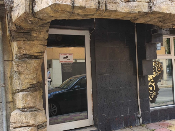 Магазин в Варна, Окръжна болница - 102 кв.м за 608 €/кв.м - Снимка #1