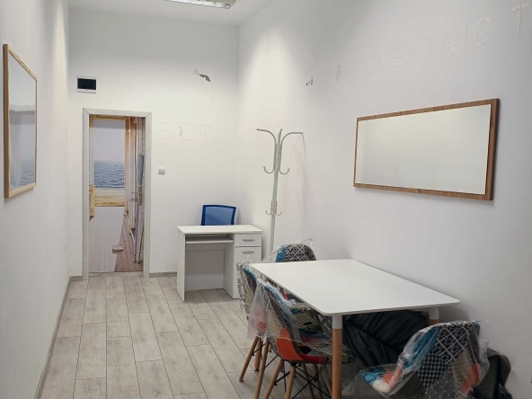 Дава се под наем Офис в Бургас, Възраждане - 25 кв.м за 255 € - Снимка #1