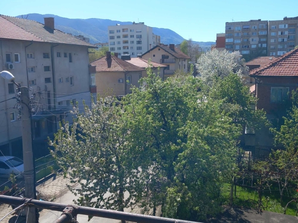 Етаж от къща в Кюстендил, Запад - 100 кв.м за 670 €/кв.м - Снимка #1