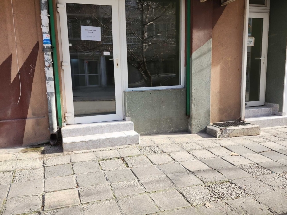 Дава се под наем Магазин в Варна, Спортна зала - 30 кв.м за 306 € - Снимка #1