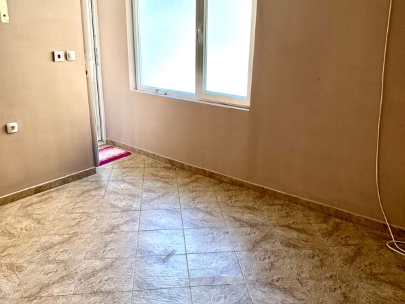 Дава се под наем Едностаен апартамент в Пловдив, Кършияка - 30 кв.м за 178.5 € - Снимка #1