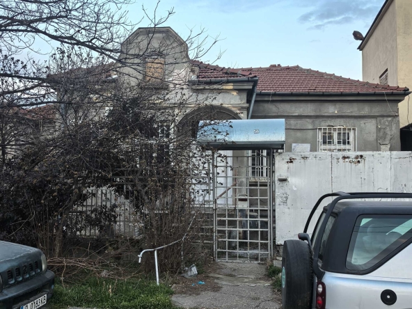 Дава се под наем Къща в Русе, Център - 100 кв.м за 204 € - Снимка #1