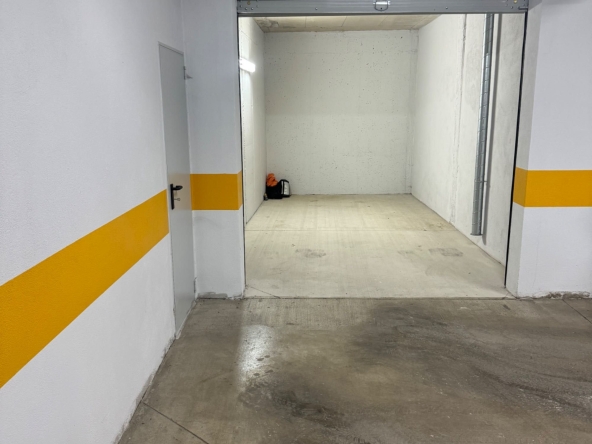 Дава се под наем Гараж / Паркомясто в Кюстендил, Бузлуджа - 20 кв.м за 117.3 € - Снимка #1