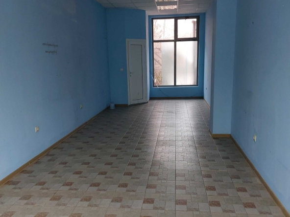 Дава се под наем Офис в Благоевград, Еленово 1 - 33 кв.м за 102 € - Снимка #1