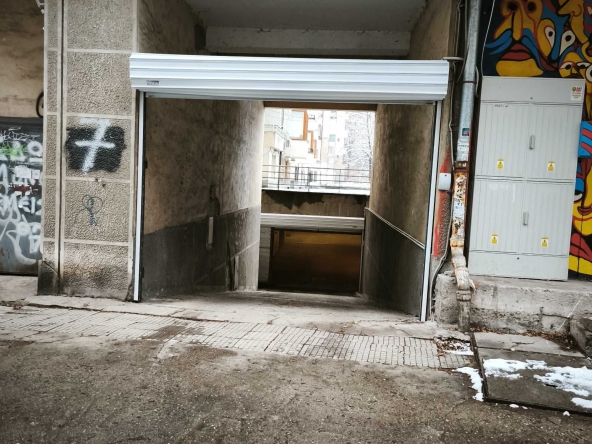 Дава се под наем Гараж / Паркомясто в София, Център - 20 кв.м за 204 € - Снимка #1