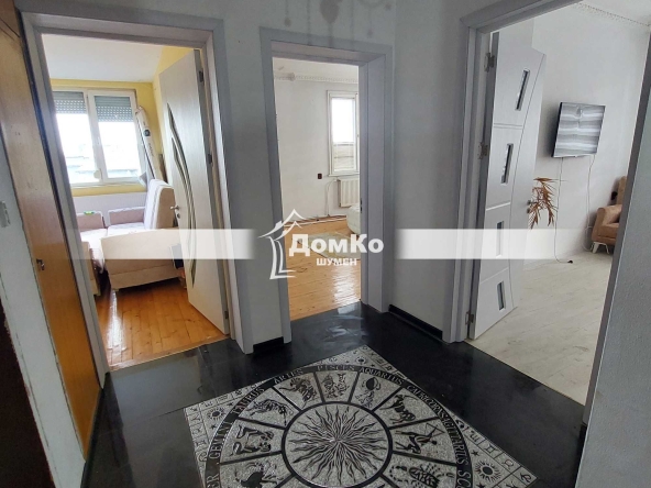 Етаж от къща в Шумен, Център - 100 кв.м за 1122 €/кв.м - Снимка #1