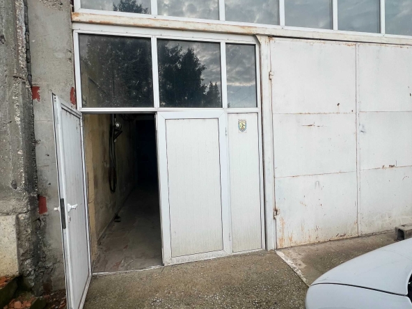 Промишлена сграда в Добрич, Център - 219 кв.м за 338 €/кв.м - Снимка #1