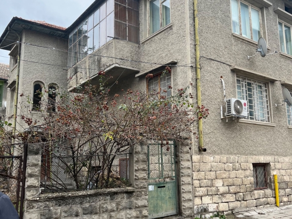 Етаж от къща в Търговище, Запад 2 - 115 кв.м за 1261 €/кв.м - Снимка #1